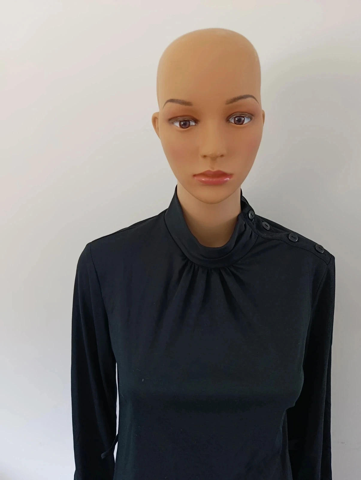 Blusa negra de cuello alto con botones, mangas largas - Talla L – photo 3